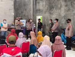 Pantau Vaksinasi Covid-19, Kapolres Majalengka Berikan Motivasi Kepada Nakes Wilayah Kecamatan Banjaran dan Talaga