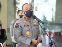 Dengan Pesawat, Satgas Damai Cartenz Kirim Bantuan Bibit Babi ke Warga Yahukimo