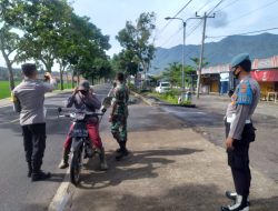 Bagikan Masker Untuk Masyarakat, Wujud Sinergitas TNI – Polri Dalam Upaya Tingkatkan Disiplin Prokes
