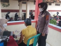 Lagi, Polwan Bhabinkamtibmas Polsek Majalengka Kota Tinjau Vaksinasi Warga