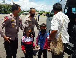 Lakukan Prosesi Penghormatan, 8 Korban Penembakan KKB Diserahkan ke Keluarga