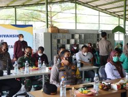 Kapolres Majalengka Hadiri Zoom Cloud Meeting Kapolri Seklaigus Pantau Vaksinasi Massal Di PT. Hansae Indonesia Utama