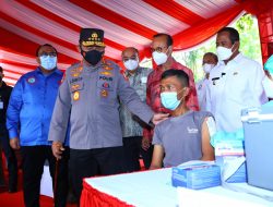 Tinjau Vaksinasi Booster, Kapolri: Buruh Harus Dalam Kondisi Optimal dan Sehat Hadapi Omicron