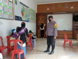 Ciptakan Herd Immunity di Masa Pandemi Covid-19 Pada Anak, Bhabinkamtibmas Tinjau Pelaksanaan Vaksinasi