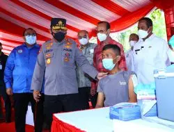 Tinjau Vaksinasi Booster, Kapolri: Buruh Harus Dalam Kondisi Optimal dan Sehat Hadapi Omicron