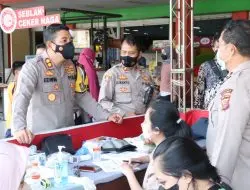 Akselerasi Vaksinasi Upaya Bentuk Herd Immunity, Kapolres Majalengka Tinjau Vaksinasi dan Ikuti Zoom Meeting di Swalayan Surya Kadipaten