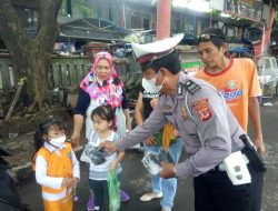 Dalam Ops Keselamatan Lodaya Tahun 2022, Polres Majalengka Kembali Bagikan Masker Kepada Pengguna