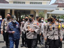 Wakapolda Jabar didampingi Bupati dan Kapolres Tinjau Vaksinasi Presisi Serentak Polres Majalengka