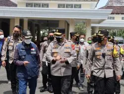 Wakapolda Jabar didampingi Bupati dan Kapolres Tinjau Vaksinasi Presisi Serentak Polres Majalengka