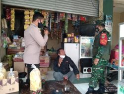 Kapolsek Maja Pimpin Langsung Ops Yustisi Di Pasar Bagikan Masker Kepada Warga