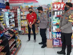 Sambangi Minimarket, Bhabinkamtibmas Polsek Cingambul Sampaikan Pesan Kamtibmas
