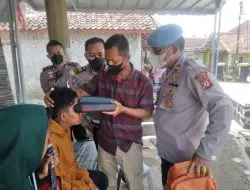 Cara Polisi di Majalengka Cek Indentitas Warga Yang Ikuti Vaksinasi Tak Membawa KTP