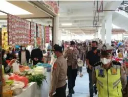 Blusukan Di Pasar, Pamor Keris Ajak Warga Taat Prokes