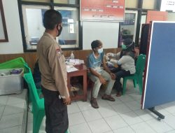 Kanit Binmas Polsek Cingambul Gencar Laksanakan Vaksinasi Dan Ajak Masyarakat Disiplin Protokol Kesehatan