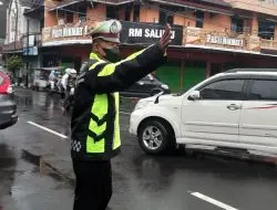 Tanpa Lelah, Personel Polres Banjar Laksanakan Pelayanan Gatur Pagi