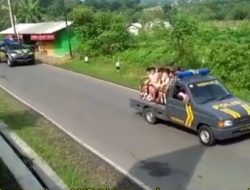Fasilitasi Vaksinasi Anak, Polsek Bantarujeg Antar Jemput Siswa Gunakan Mobil Patroli