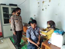 Dukung Program Vaksinasi, Polsek Cingambul Berikan Edukasi Dan Semangat Untuk Divaksin Pada Warga Desa Maniis