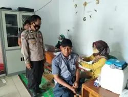 Dukung Program Vaksinasi, Polsek Cingambul Berikan Edukasi Dan Semangat Untuk Divaksin Pada Warga Desa Maniis