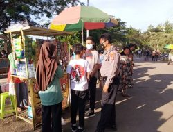 Ingatkan Masyarakat Patuhi Prokes, Polsek Cigasong Patroli di Bunderan Taman Baribis