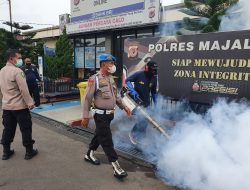 Cegah Wabah Penyakit DBD, Tim Urkes Polres Majalengka Lakukan Penyemprotan Fogging