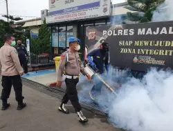 Cegah Wabah Penyakit DBD, Tim Urkes Polres Majalengka Lakukan Penyemprotan Fogging