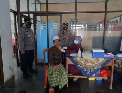 Kapolsek Sukahaji : Percepat Vaksinasi Covid 19 Polisi Ajak Masyarakat Dukung Pemerintah Ubah Pandemi Menjadi Endemi