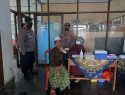 Kapolsek Sukahaji : Percepat Vaksinasi Covid 19 Polisi Ajak Masyarakat Dukung Pemerintah Ubah Pandemi Menjadi Endemi