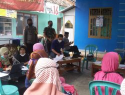 Sinergi Untuk Negeri, Bhabinkamtibmas Bersama Babinsa Balokang Tinjau Vaksinasi