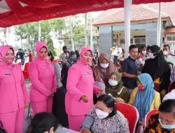 Dukung Percepatan Vaksinasi Covid-19, Bhayangkari Ranting Polsek Kasokandel Berikan Semangat Pada Warga