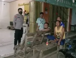 Patroli Malam Hari, Polsek Sukahaji Berikan Himbauan Penerapan Prokes Dan Kamtibmas Kepada Warga