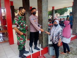 Langkah Awal Pencegahan Covid19,Polsek Maja Bagikan Masker Gratis Pada Warga