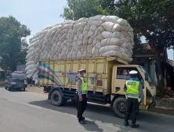 Ciptakan Kamseltibcarlantas, Satlantas Polres Majalengka Berikan Teguran dan Penindakan Pelanggaran ODOL