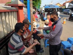 Meminimalisir Penyebaran Covid19,Polsek Rajagaluh Bagikan Masker Gratis Dan Himbauan Prokes