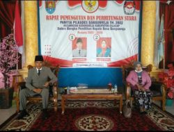 UNIK PASANGAN SUAMI ISTRI BERSAING MENJADI KEPALA DESA DI DESA BANGUNREJA KECAMATAN KEDUNGREJA KABUPATEN CILACAP.