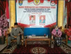 UNIK PASANGAN SUAMI ISTRI BERSAING MENJADI KEPALA DESA DI DESA BANGUNREJA KECAMATAN KEDUNGREJA KABUPATEN CILACAP.