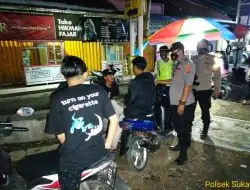 Bubarkan Remaja Nongkrong dilokasi Ruko Desa Salagedang, Polisi Imbau Patuhi Prokes