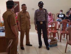 Halau Penularan Covid-19, Bhabinkamtibmas Polsek Malausma Pantau Pelaksanaan Vaksinasi
