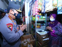 Tinjau Pasar Muntilan, Kapolri Minta Pedagang Laporkan Jika Distribusi Minyak Curah Terganggu