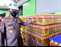 Kapolri Pastikan Awasi Alur Distribusi dan Harga Minyak Goreng di Pasar