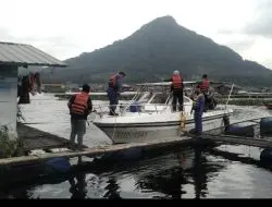 Satpolair Polres Purwakarta Gelar Vaksinsi di Tengah Waduk Jatiluhur