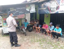 Tekan Penyebaran Covid-19, Polsek Banjaran Edukasi Protokol Kesehatan Pada Masyarakat
