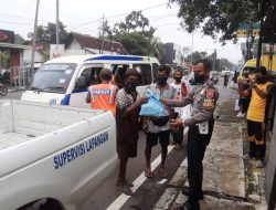 Lagi, Satlantas Polres Majalengka Berbagi Nasi Kotak dan Masker Lewat Jumat Berkah
