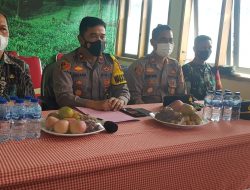 Wakapolres Majalengka Ikuti Zoom Cloud Meetings Dengan Kabaintelkam Polri Di Kantor Kecamatan Malausma