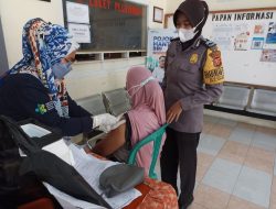 Polwan Bhabinkamtibmas Terjun Langsung Monitoring Vaksinasi Warga Binaan Dmasa PPKM