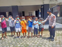 Cegah Penularan Covid-19, Bhabinkamtibmas Polsek Rajagaluh Bagikan Masker Gratis 