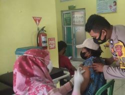 Pacu Percepatan Vaksinasi, Bhabinkamtibmas Polsek Sukahaji Lakukan Monitoring Vaksinasi Serentak