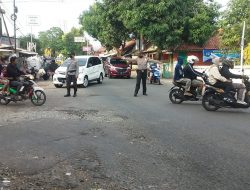 Gatur Lalin Pagi Polsek Sukahaji Berikan Pelayanan Terbaik di Bulan Ramadhan