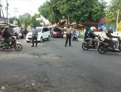 Gatur Lalin Pagi Polsek Sukahaji Berikan Pelayanan Terbaik di Bulan Ramadhan