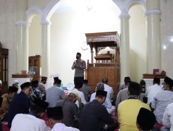 Dekatkan Diri Dengan Masyarakat, Polres Majalengka Gelar Tarling di Masjid Baitul Muttaqien