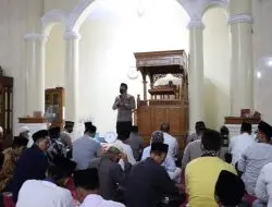 Dekatkan Diri Dengan Masyarakat, Polres Majalengka Gelar Tarling di Masjid Baitul Muttaqien